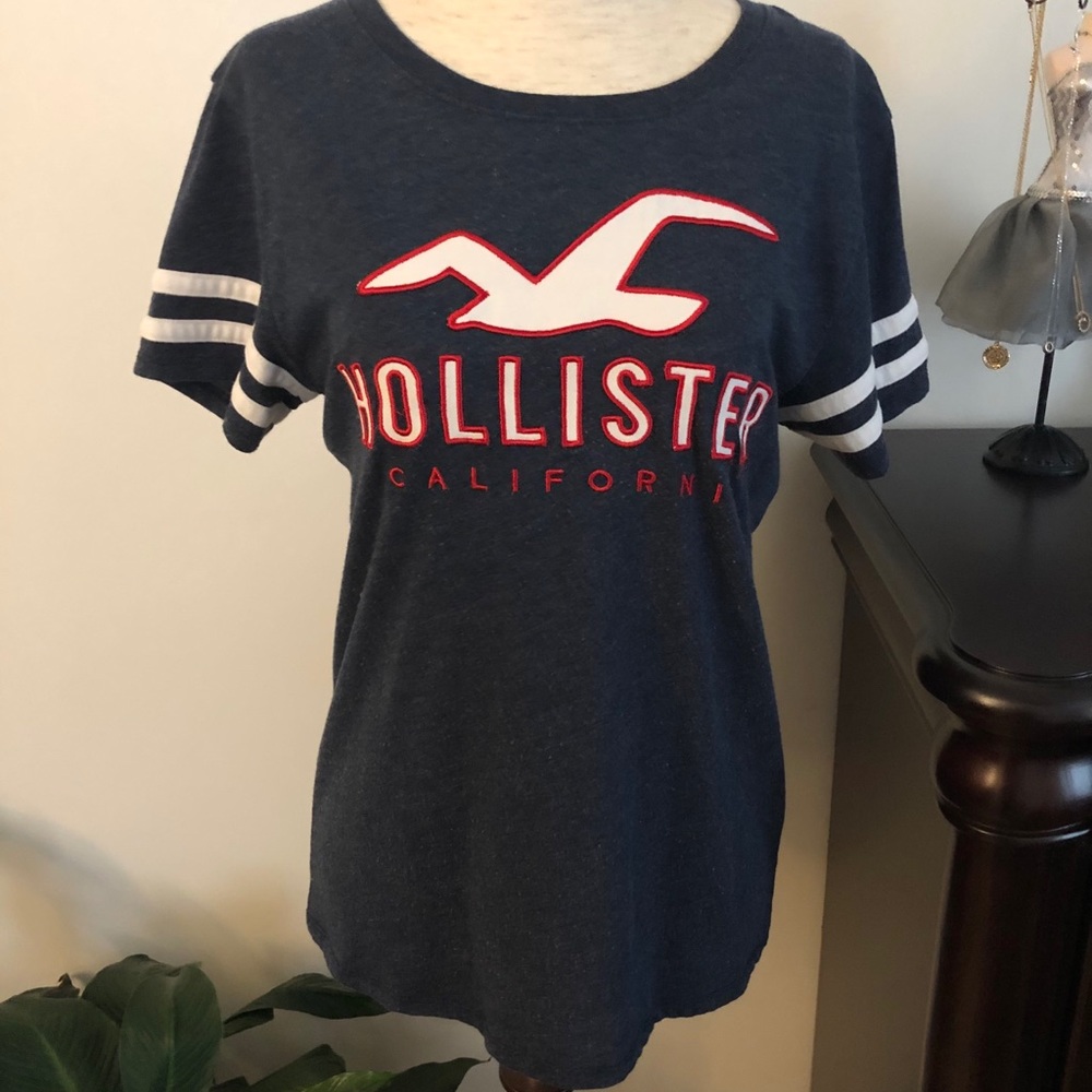 Hollister T-shirt Size Medium